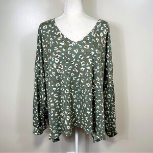 JENNAration Boutique Green Leopard Waffle Knit Balloon Sleeve Oversized Top - M